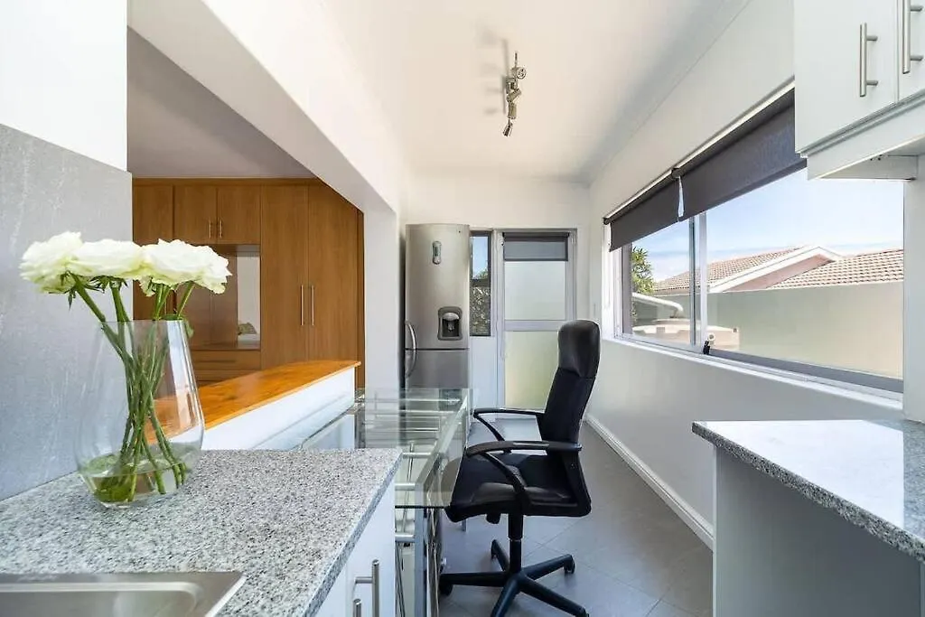 Studio Garden Cottage, Camps Bay Cape Town Apartment