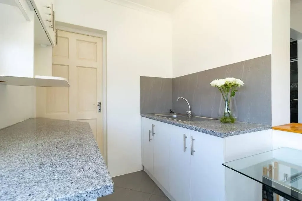 Apartment Studio Garden Cottage, Camps Bay Cape Town
